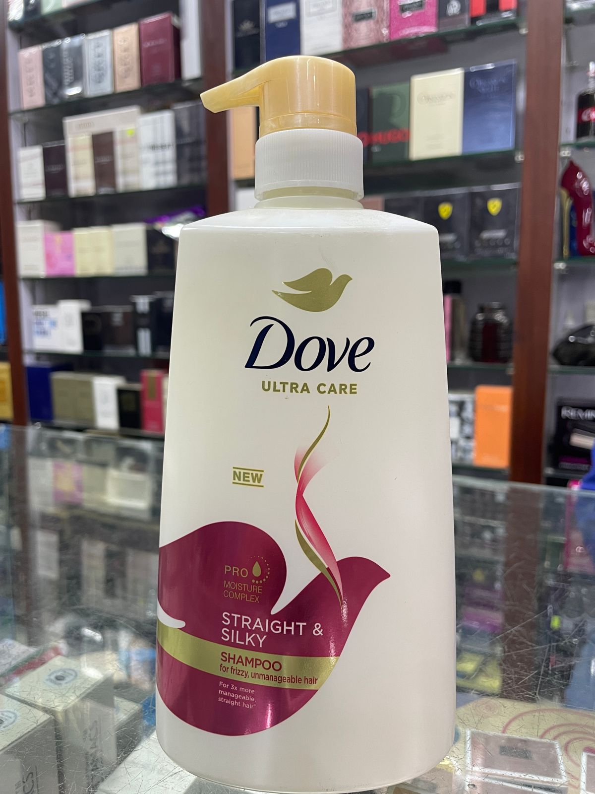 Dove Ultra Care Straight & Silky Shampoo, 680 ml