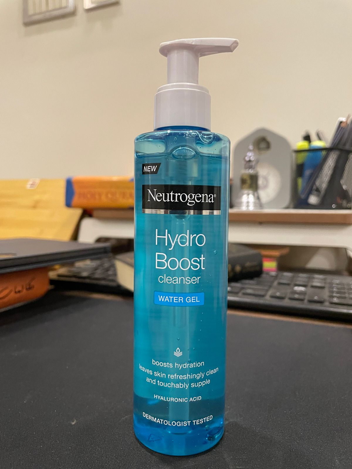 Neutrogena Hydro Boost Water Gel Cleanser in Pakistan 