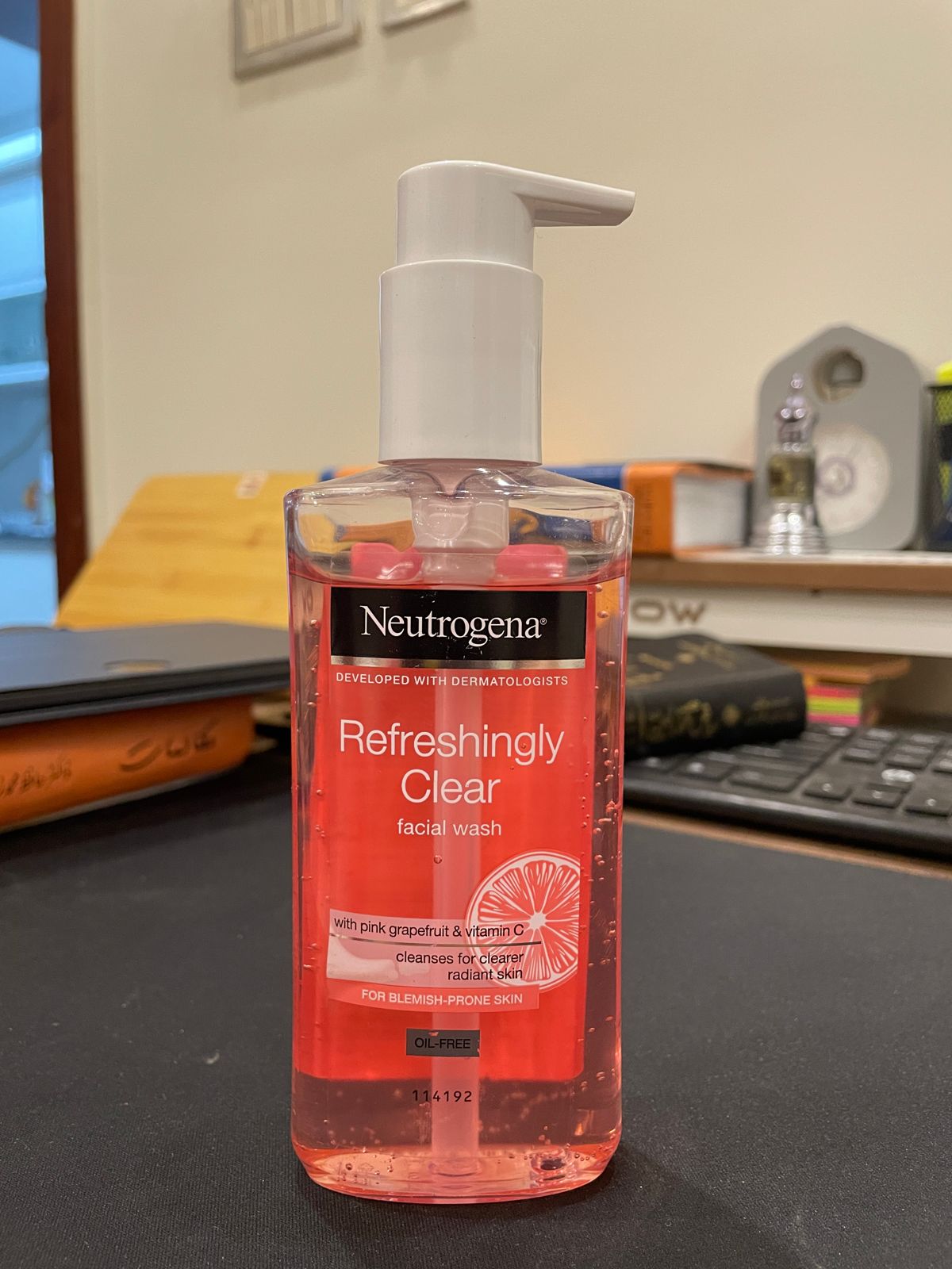 Neutrogena Refreshingly Clear Facial Wash 200ml in Pakistan